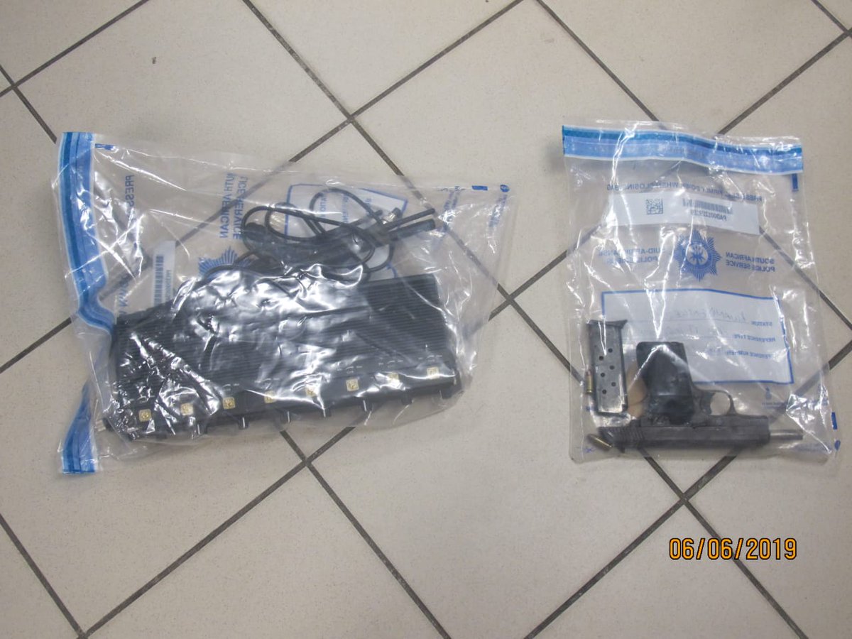 SAPoliceService's tweet photo. #sapsKZN Pinetown: A suspect was killed &amp; 3 were arrested when  police responded to a would-be #carjacking in Kwandengezi yesterday.  A firearm &amp; #RemoteJamming equipment were recovered. ME #TrioCrimes #FightingCrime
https://t.co/ExATE58t9G https://t.co/YZt48T6lAO