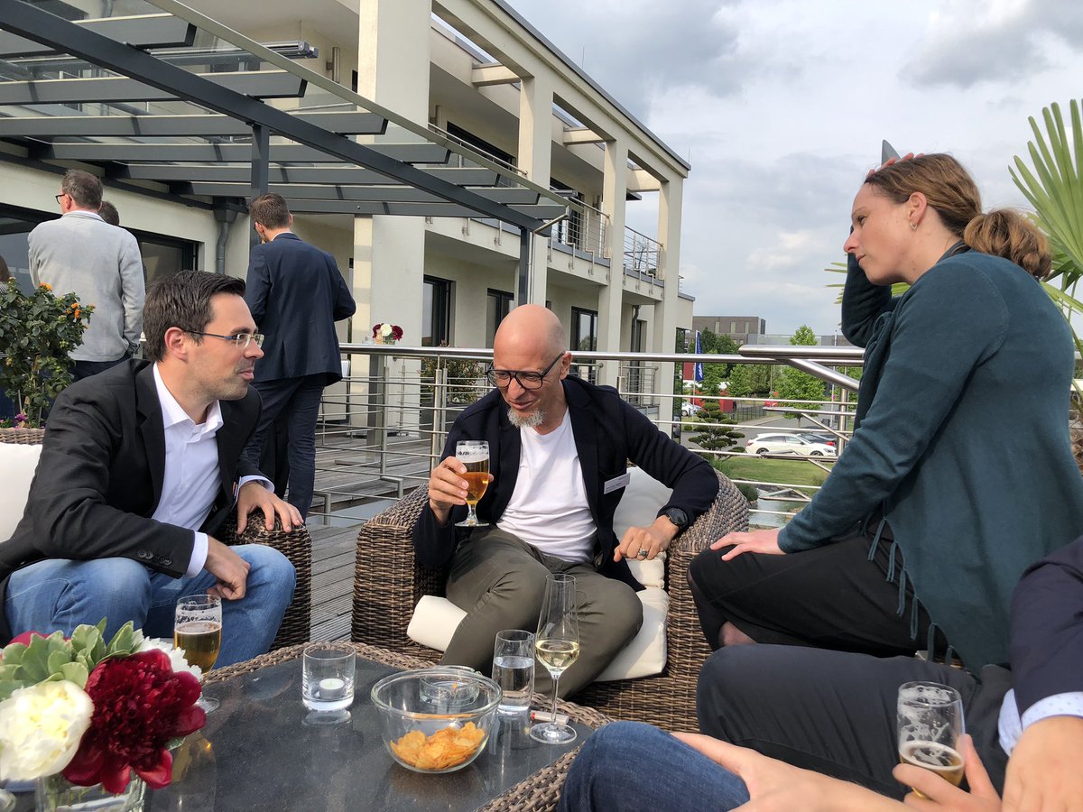 schomberg's tweet photo. #ApresSki und intensive #Gespräche nach der sehr, sehr guten #deep19! https://t.co/WkFOqA1pPx