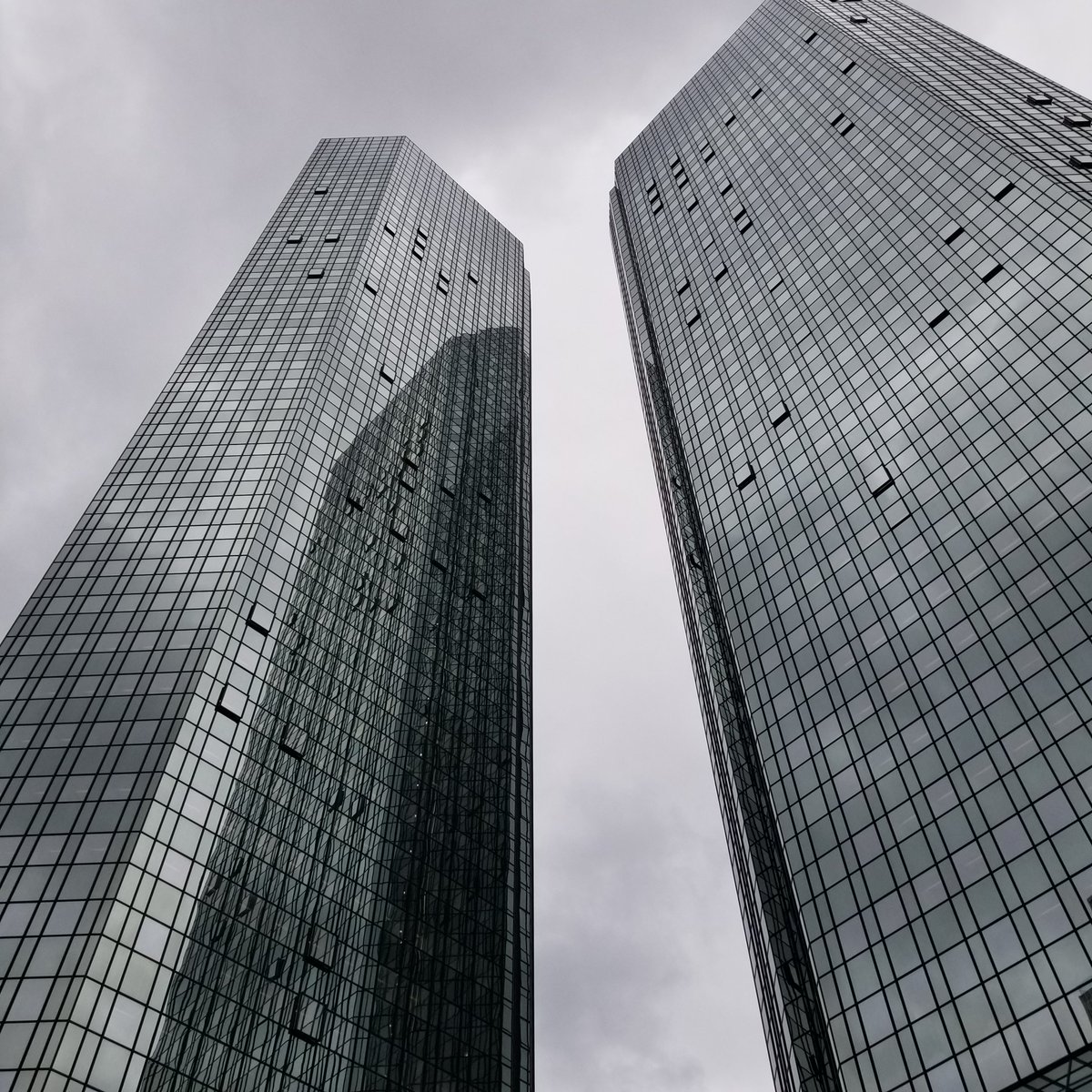 jrragaisis's tweet photo. Looking good TOP2 Team at Deutsche Bank Headquarters. Frankfurt,  Germany @TOPTeachGermany #wunderbartogether https://t.co/yqkyDGpjB2