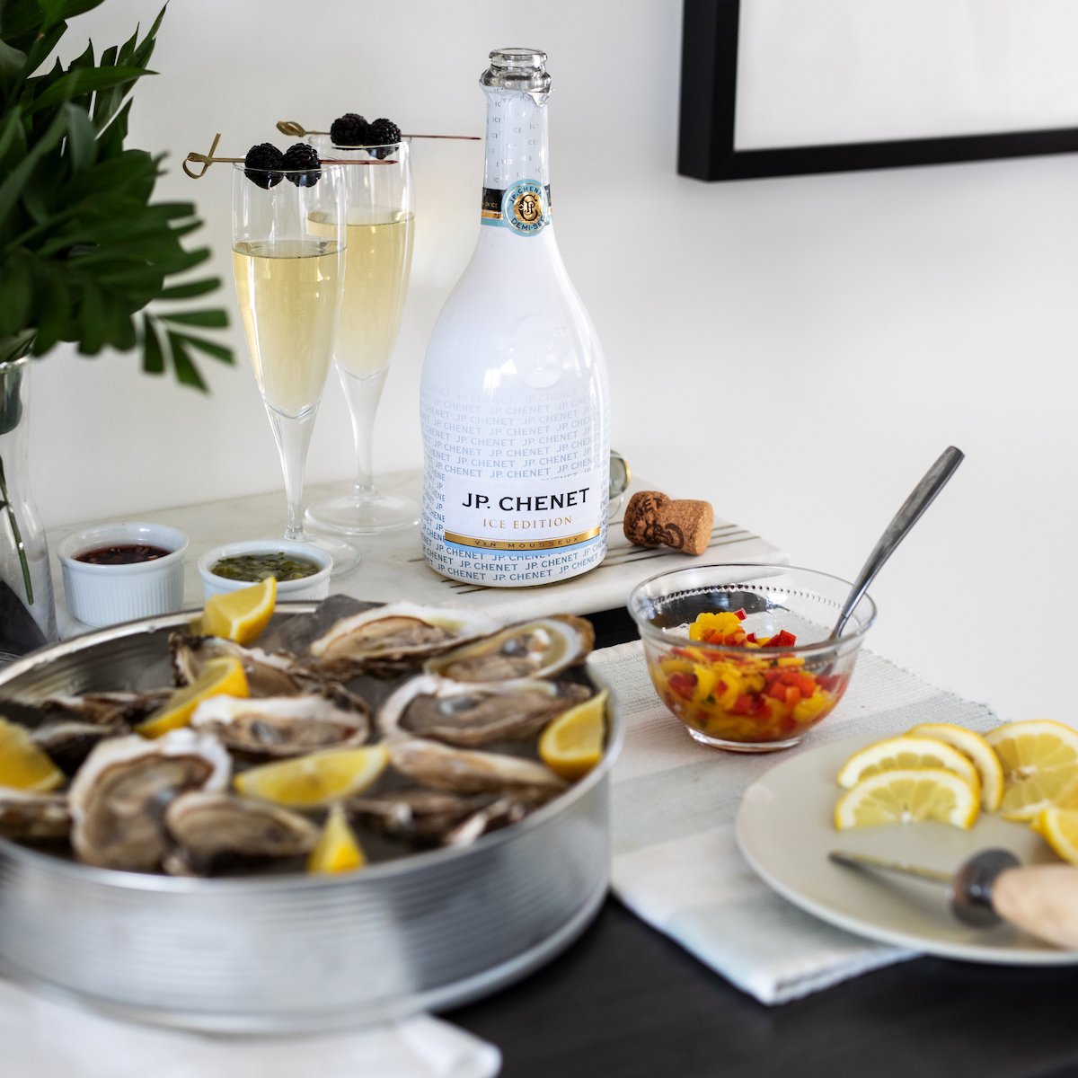Can you resist our delightful J.P. Chenet ICE, combined with oysters and mango mignonette? 🍾💛 Find your wine essential here → bit.ly/2DfDn5j #ShareThePleasure