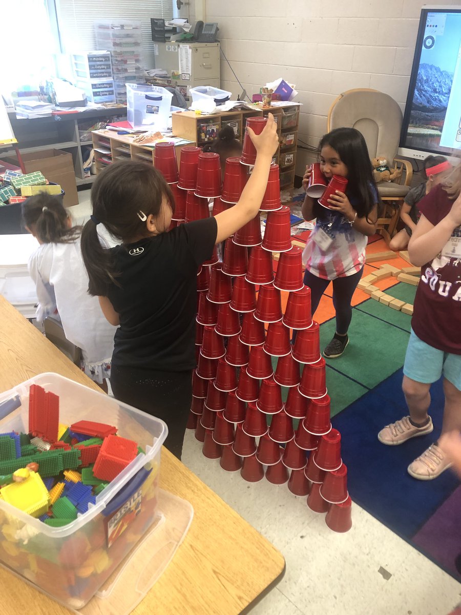 WPrimary50's tweet photo. Say Yes To Play Day!  The Kindergarten classrooms have dedicated a whole day to play. The day is all about giving kids choice with games, creating and building!  We are learning to work together to have fun!!! @Woodland50News @StaceyJAnd @JAndersonPrin #ROARwithPRI https://t.co/0waQnJ7Udl