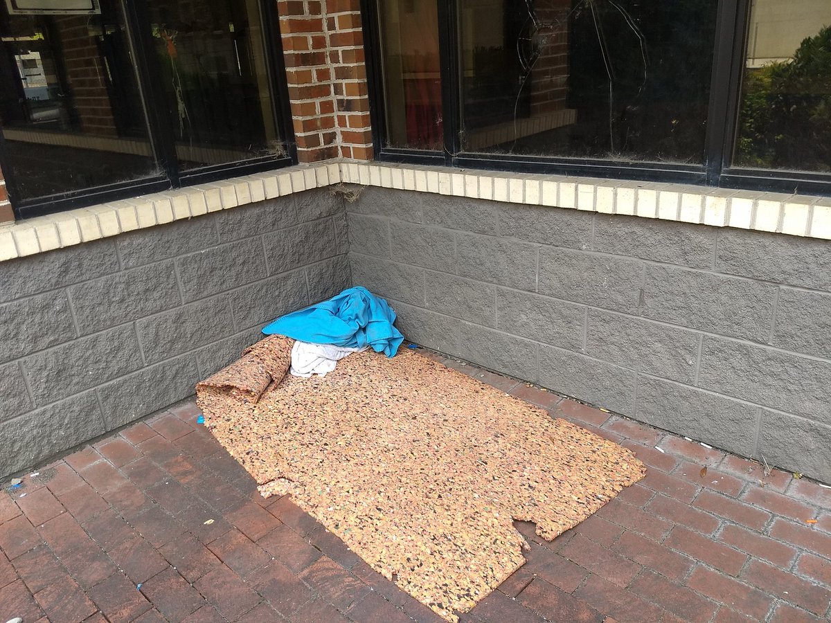 StripUtk's tweet photo. @McAlistersDeli This is an old abandoned location on #utk Cumberland Ave in #Knoxville Could you help us clean it up? The @CityKnoxvilleTN doesn't care... https://t.co/DePYGYR1he