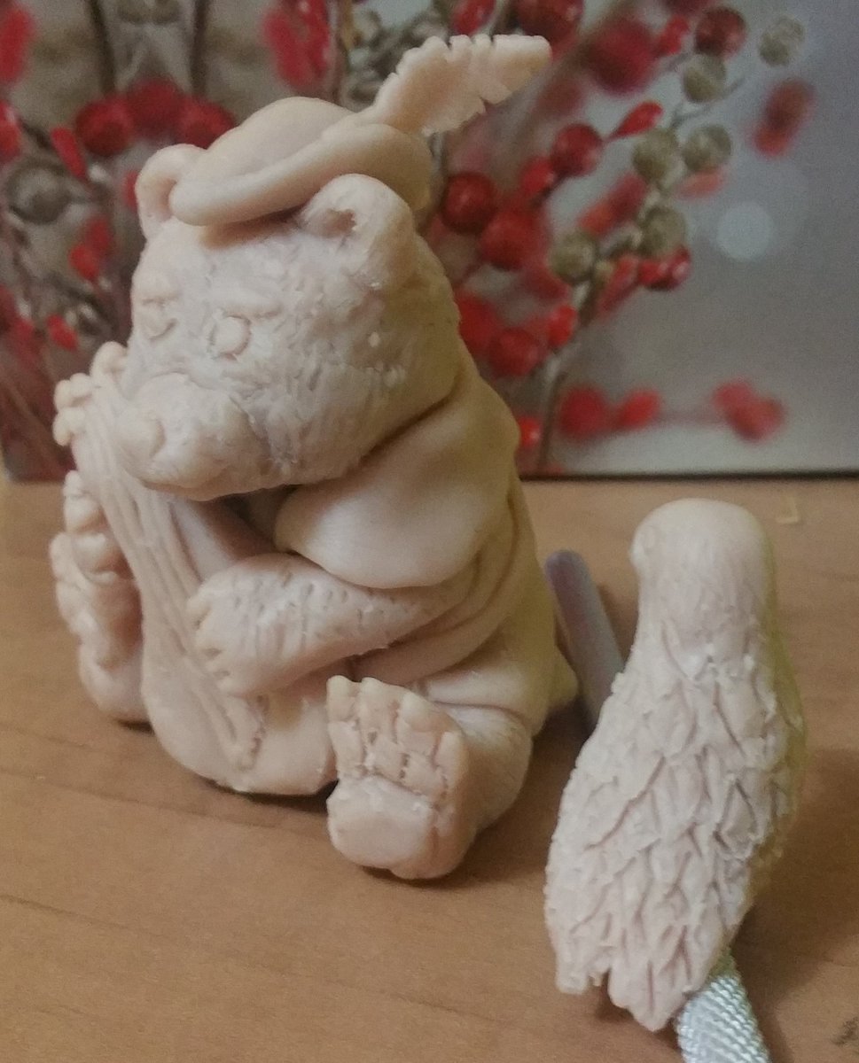 pwgamedesign's tweet photo. Was getting annoyed with 3D modelling software so I brought out the last of my clay from 4 years ago and just started sculpting. 

Forgot how much I enjoyed working with clay. Probably going to buy a whole bunch of clay for character concepting. https://t.co/eM7n9OVPcM