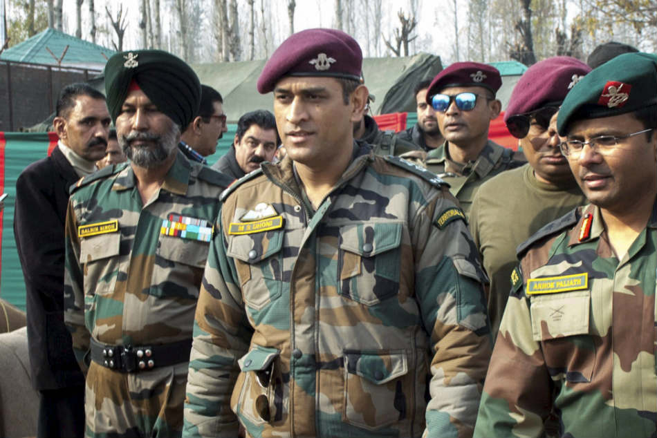 LambodarPrDash's tweet photo. #DhoniKeepBalidaanBadgeGlove 
#dhonikeeptheglove 
The badge on the maroon beret speaks volume about who you are &amp; what you are capable of! The Balidaan Badge is earned by just 4-5 volunteers out of selected 100. The Balidaan Badge is only for SF badged members. https://t.co/Tt5iVDg3ho