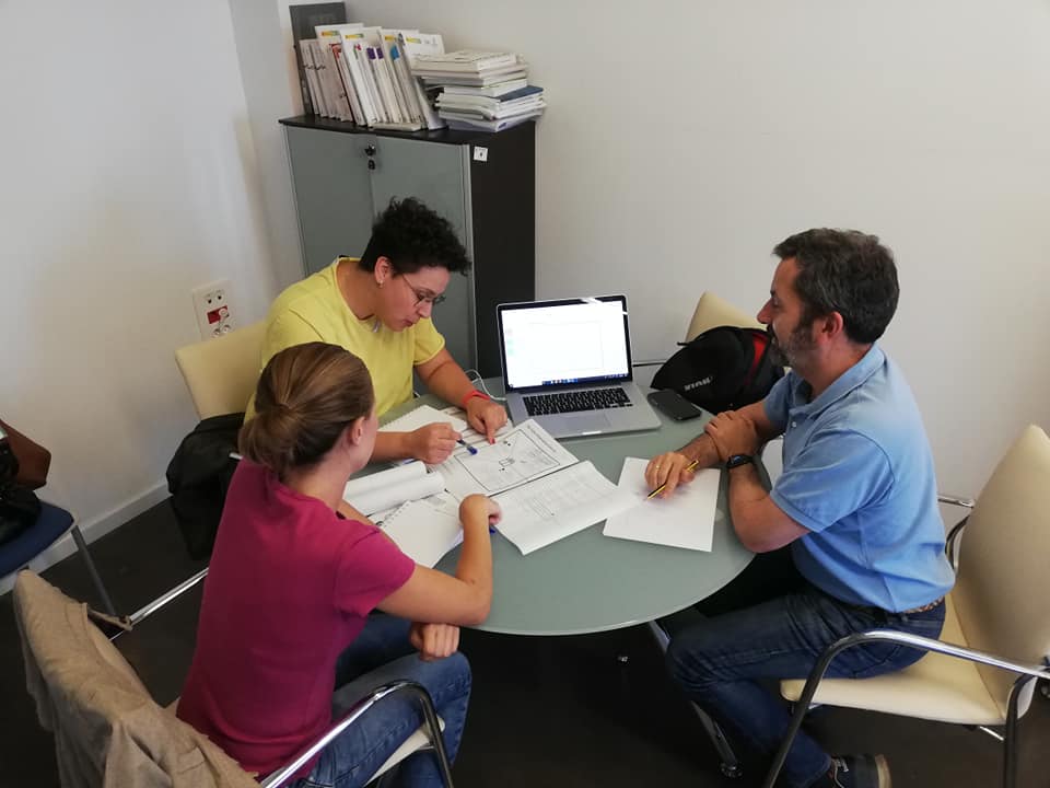 EOIAlmendralejo's tweet photo. Ronda de tutorías hoy con nuestros alumnos y profesores Ignacio La Iglesia, Fabián Hernández y José Luís García. @EOIAlmendralejo @eoi https://t.co/fgvpR1XtLb