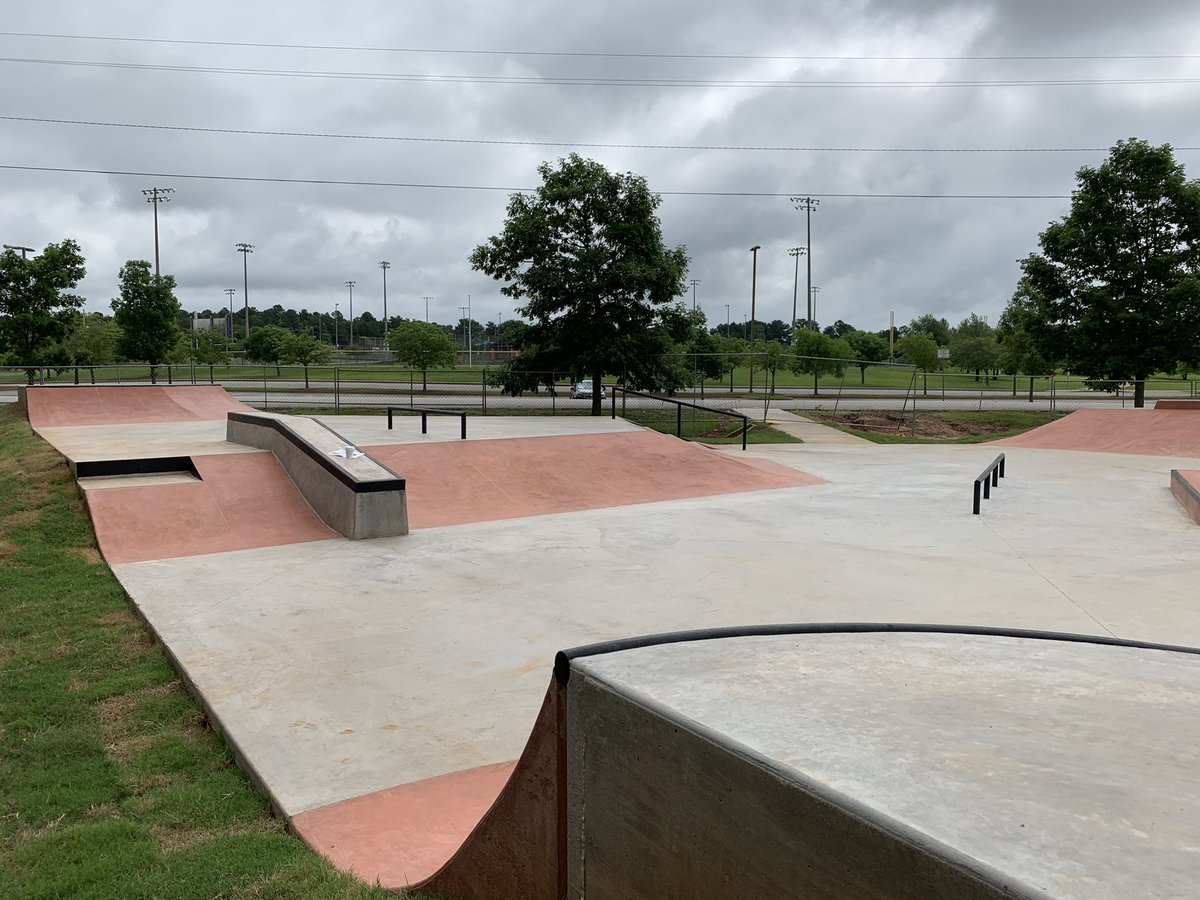 vdzassociates's tweet photo. Tyler Texas #skatepark at Faulkner community park. Another great piece of work by @SPASkateparks this park was built efficiently and the quality is outstanding. @TylerTxProud @TylerTXNews @TylerTXBlog the skaters of Tyler have a new home park! @newlineskate #Designed_By https://t.co/iiOjecIH2O