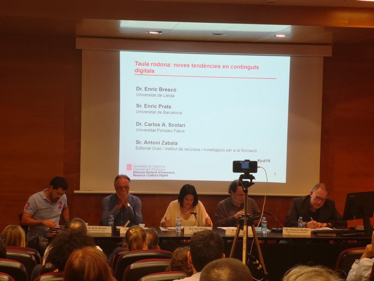 jsilvajsilva's tweet photo. Taula rodona noves tendències en continguts digitals @AlbalatAna @educaciocat #jcd19 https://t.co/VF7DbdYYid