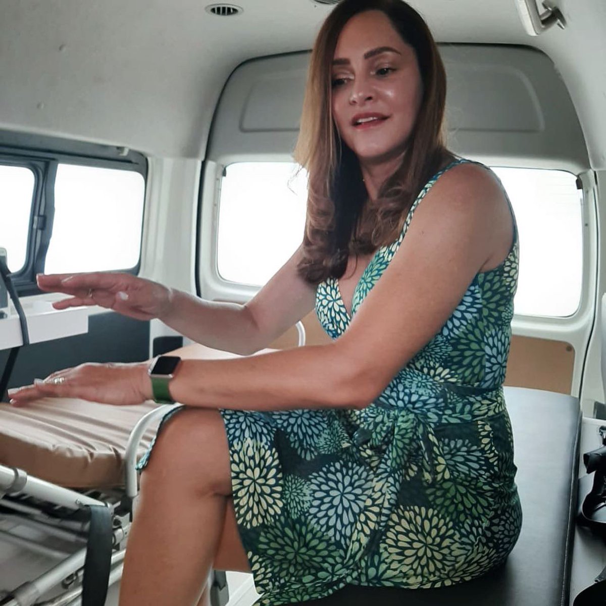 annmarievazja's tweet photo. Yesterday #NERHA delivered the 2 ambulances they purchased for the #PortAntonio hospital. These were critical as only 1 was in operation. The CEO & All of us are thankful to #NERHA all who made this possible! #HealthIsWealth #EastPortland https://t.co/Y14YCBDOz7