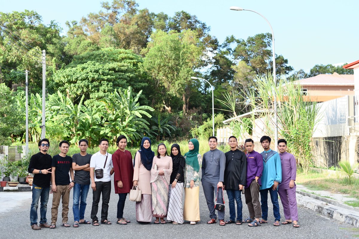 rynrrtro's tweet photo. SMK Sandakan menyatu padukan semua kawan2 sampailah sekarang sudah berpuluh tahun masih kawan2.
#exsmks
#batch2009
#jangankataabgtakpayung https://t.co/d6sy4Fba6z