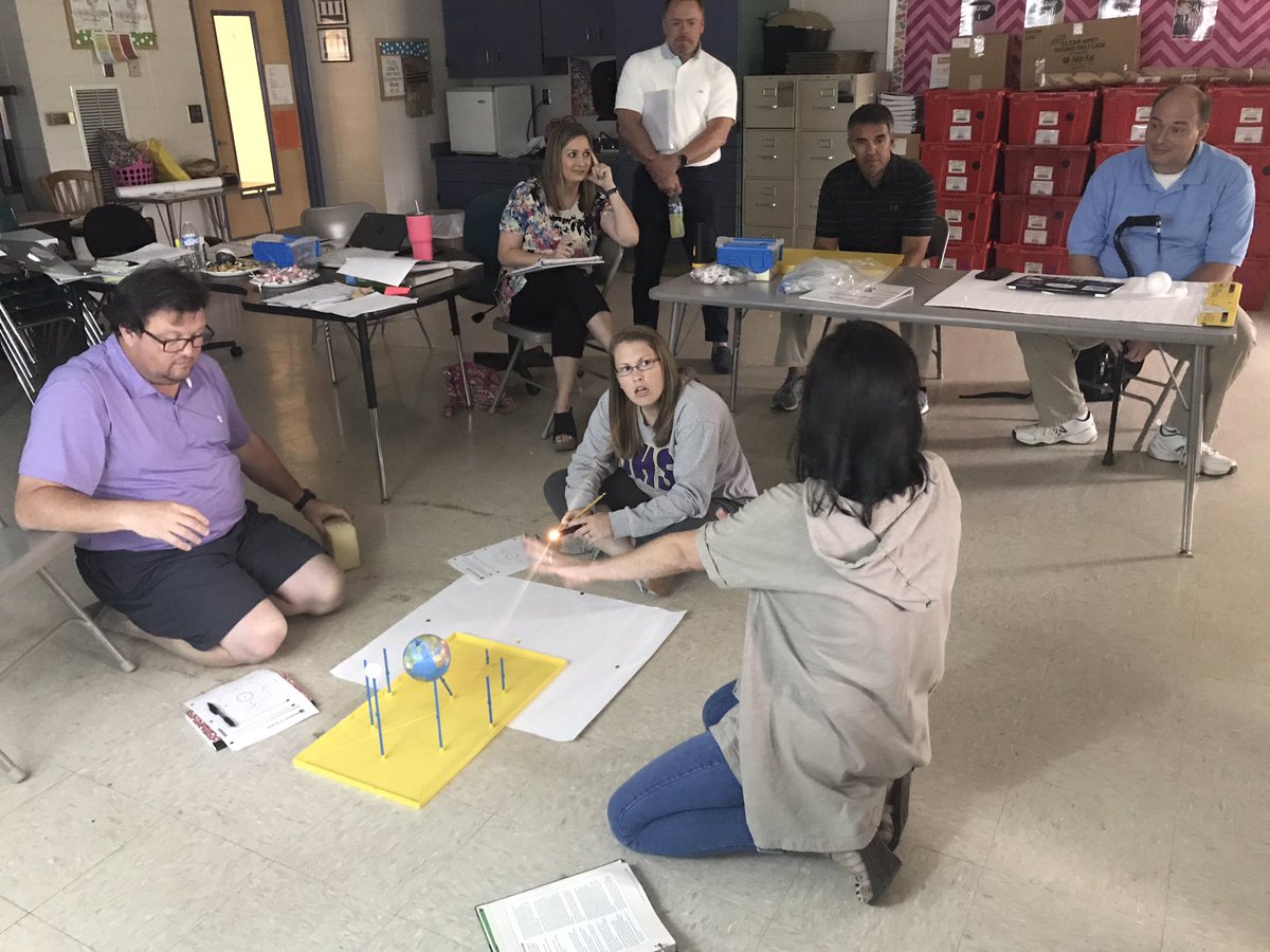 LoriMc1222's tweet image. The geometry of eclipses. Wow. Mind blown. @amstiuna @AlabamaDeptofEd #5EsplusIA #sciencemodels #handsonlearning #sixthgradescience #AMSTIworks