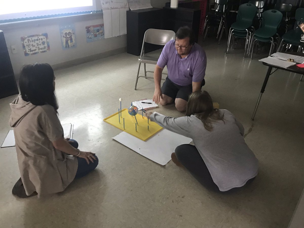 LoriMc1222's tweet image. The geometry of eclipses. Wow. Mind blown. @amstiuna @AlabamaDeptofEd #5EsplusIA #sciencemodels #handsonlearning #sixthgradescience #AMSTIworks