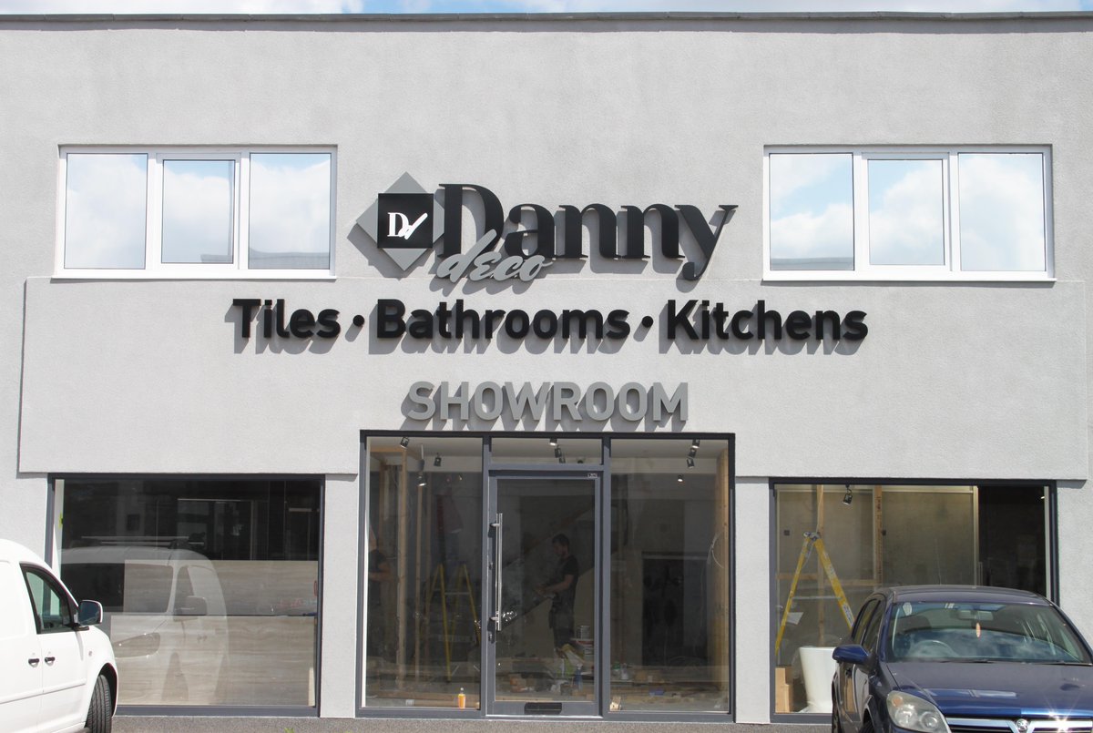 Built up stainless steel, powder coated letters with rear halo lighting 💎 
Designed, Manufactured &amp; Installed by us! 
#shopsignage #businesssignage #creativesignage #signinstallation #stainlesssteelsignage #madeinbritain #londondesigners #londonprinters #onestopshopsignage