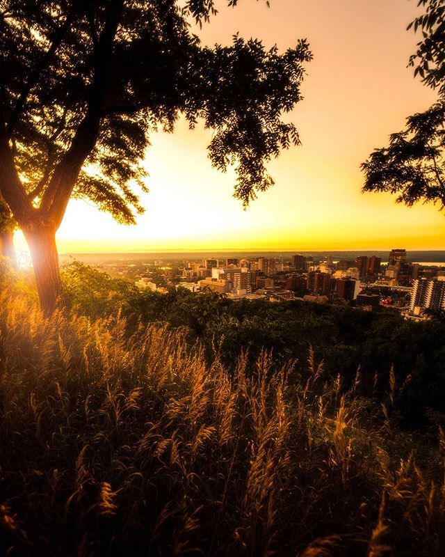 When the <a href="/cityofhamilton/">City of Hamilton</a> glows...
.
.
.
.
.
📷: Sony A7Riii, Rokinon 14mm f2.8
#depthofearth #earth_shotz #bns_earth #ig_sunsetshots #ontariotravel #awesome_earth #ig_shotz #igbest_shotz #discoveron #hamilton #moods_in_frame #thebest_capture #sohamont… bit.ly/2WmdNSA