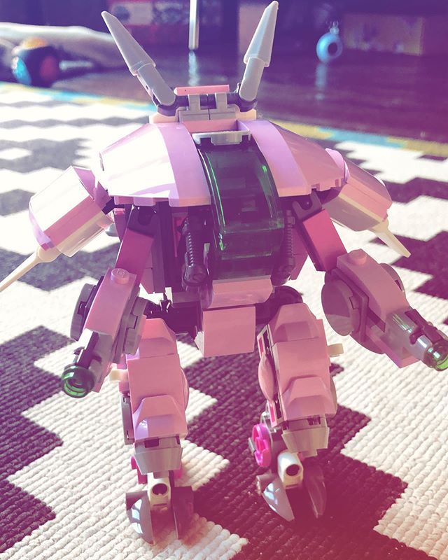 baggersgaming's tweet photo. The final build! 🔥 This #DVA Lego set looks amazing. Can't wait to finish #Reinhardt and put them both on display! #overwatchlego https://t.co/89x7y9k9LX https://t.co/iYMI2W3a5M