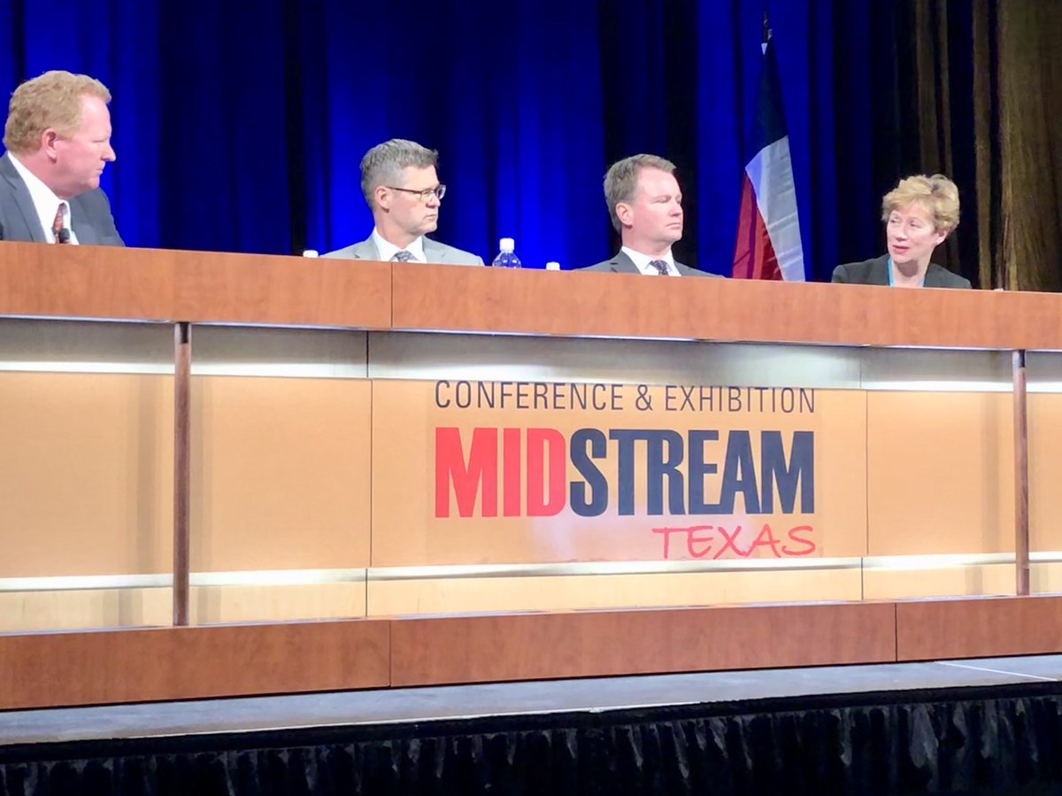 HartEnergyLive's tweet photo. Financing roundtable at #MidstreamTX featuring Jeff Fulmer with CorEnergy Infrastructure, Oppenheimer’s Robert Coble, Becca Followill with U.S. Capital Advisors and @OilnGasInvestor Editor-in-Chief Steve Toon as moderator. https://t.co/r1xRmVtIBX