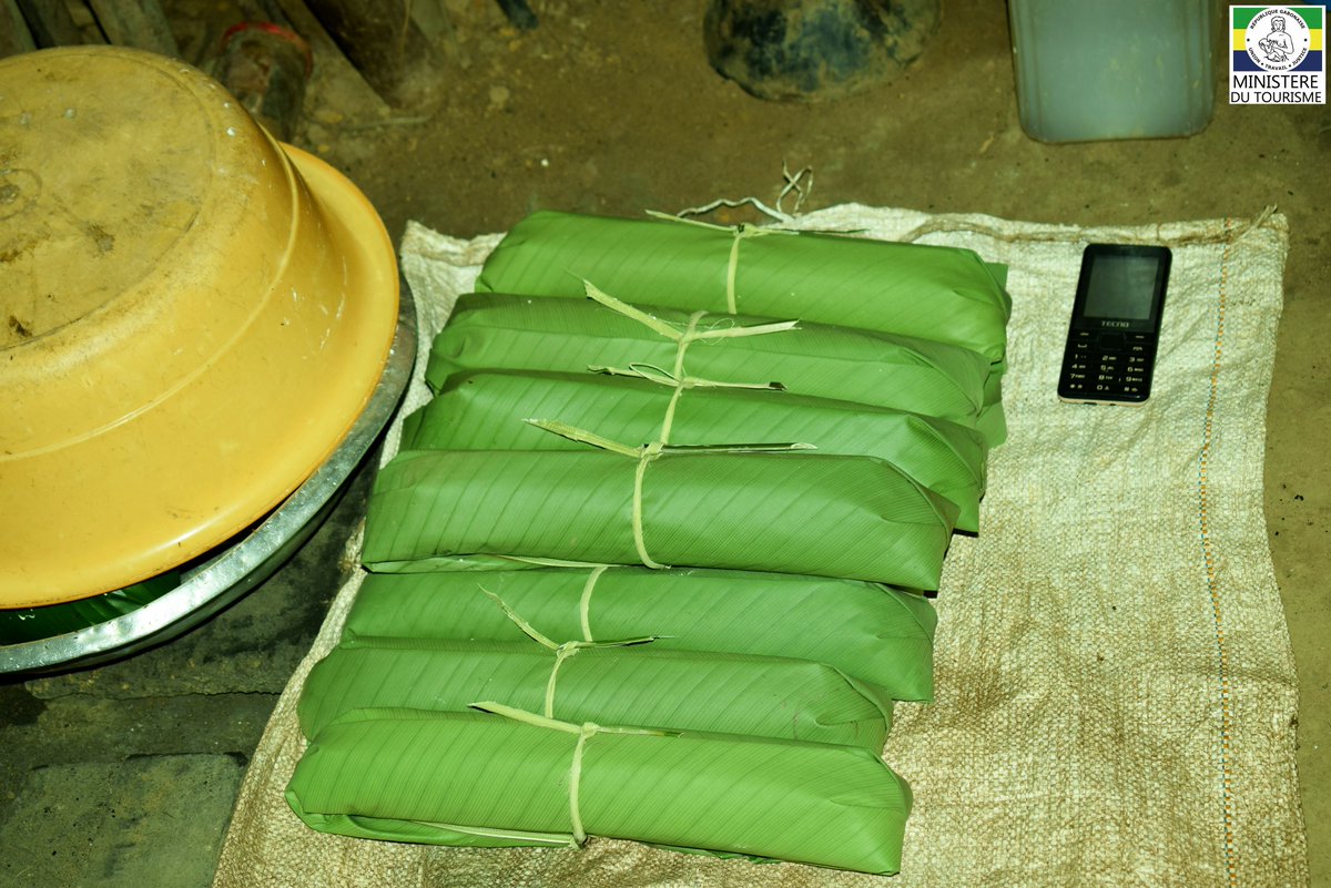 [ Arrêt sur image ] 😍

Village #Bambera, Entre Lastourville et Mounana. ❤❤❤✈️ 🌏🌳🇬🇦 

Cette femme nous a ouvert sa cuisine.😍