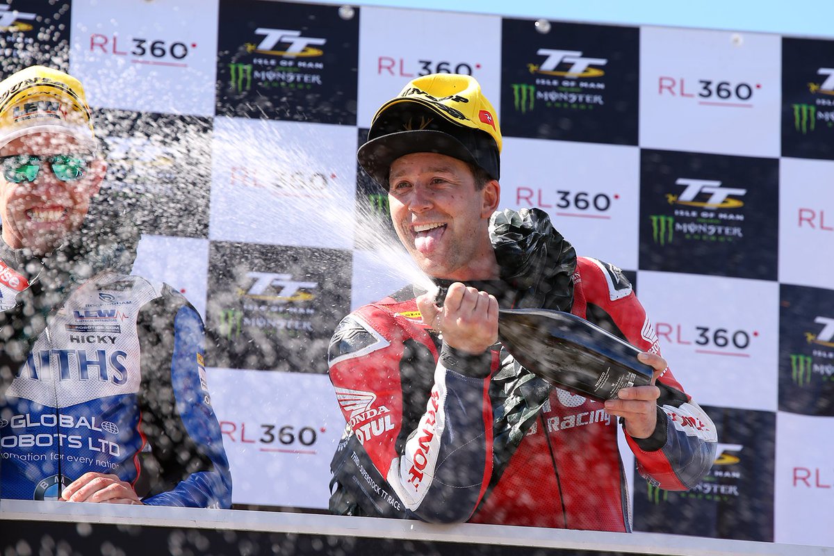 Motul_uk's tweet photo. Third place for @davojohnson20 of @HondaRacingCBR in the @ttracesofficial! His first podium in this iconic road race! Powered by MOTUL!
#MOTUL #MOTULUK #MOTULPOWER #IOMTT #TT2019
.
📸 @Impact_Images https://t.co/Sh11QqtOAG