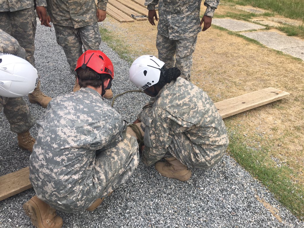ApsJclc's tweet photo. Cadets showing off their teamwork! https://t.co/FnwIuNmlfI