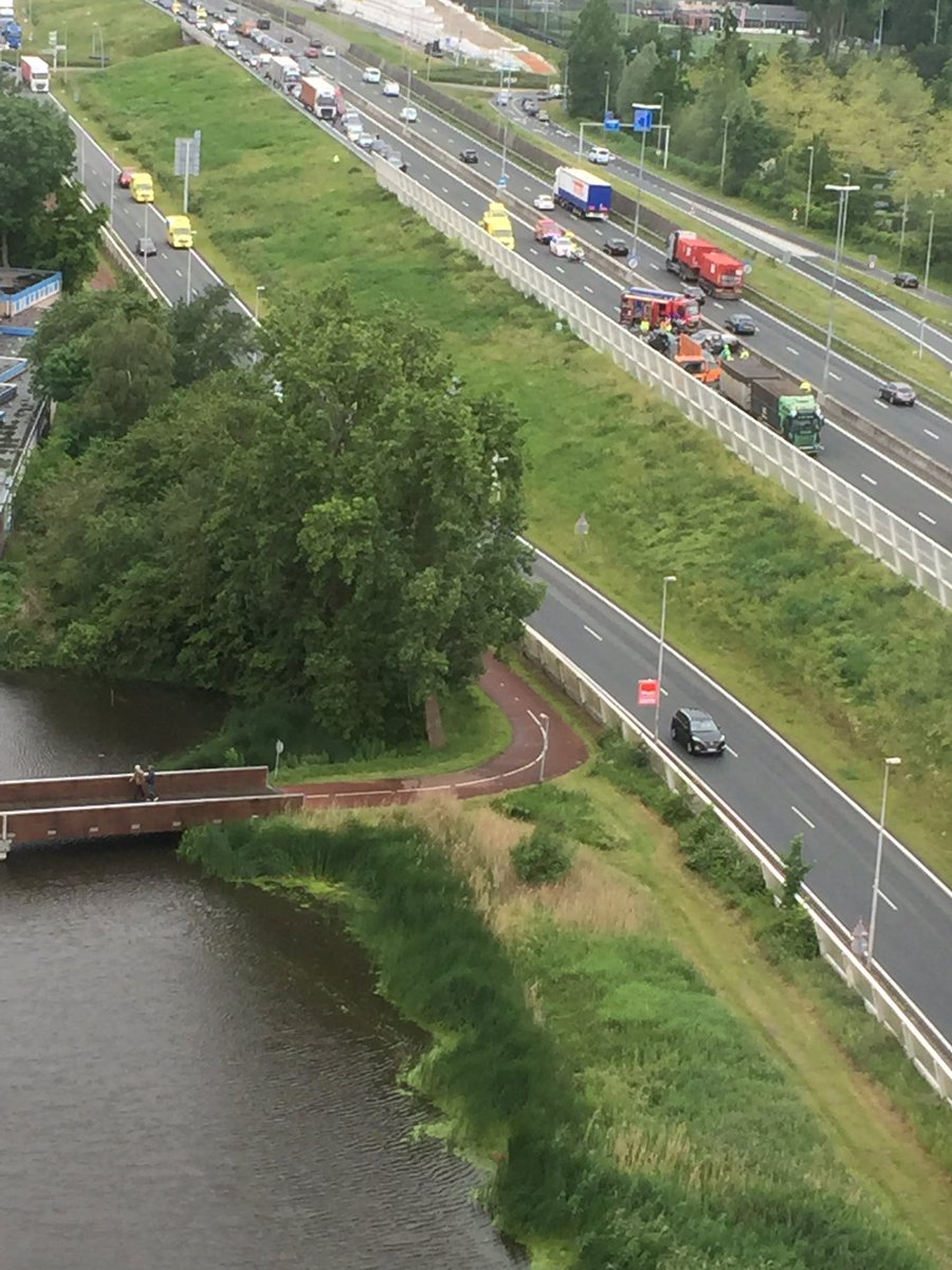 Onderzoeks #waanzin.
Ernstige aanrijdig Groningen wat door de hulpdiensten razendsnel is afgehandeld, complimenten!
Daarna start een tergend langzaam onderzoek, en einde besluit wordt in alle rust de weg weer vrijgemaakt!
Kosten van omleidingen en vertraging? Moet anders kunnen?