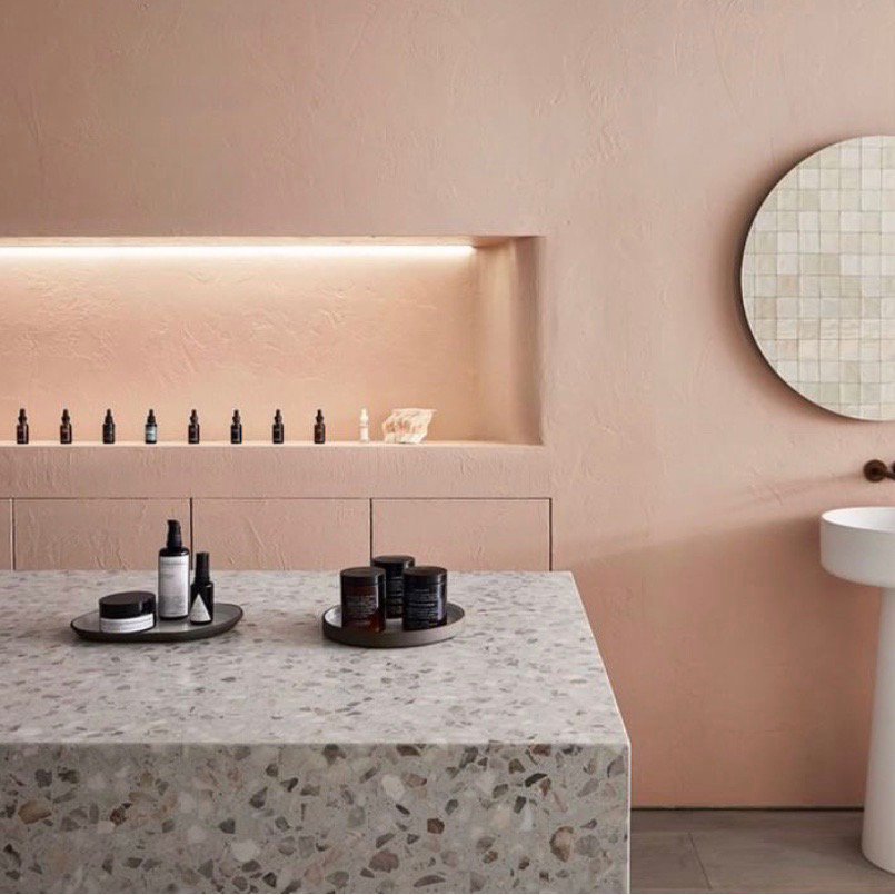 concretecollab's tweet photo. our neighbors are cooler than yours 😎 // alabaster large marble chip slabs mitered and fabricated to make a bold counter surface @standarddose  #concrete #concretetiles #terrazzo #terrazzolove #terrazzotiles #concretecollaborative #concretelove #terrazzodesign #modernconcrete https://t.co/3mr59SblTi
