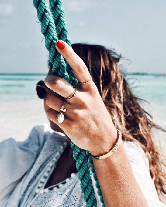 FLORAPADA's tweet image. // NEW COLLECTION ✨//⠀

La collection Akumal représente la plage de sable blanc située au Mexique dans la ville portant son nom. Elle s’apparente aux petits coquillages, les cauris aux couleurs du sable et de ses eaux enchanteresses.⠀
#florapada_paris #creationbijoux #jonc