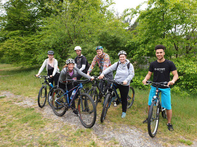Jongeren en coaches van #StoelenmetKansen deden mee met het #MountainbikeParcoursSchoorl. Zo'n 15 kilometer biken en een paar forse klimpartijent. Jullie zijn toppers! 🚵‍♀️🚵‍♂️💪