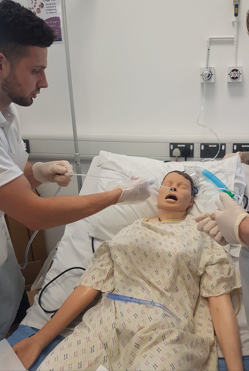 sam_targett's tweet photo. Super day with our @UoL_Physio #PT0118 second year students back at university after placement...suction and advanced airway clearance techniques π @LincsAHPs @TheACPRC #respisbest #Simulation #simulatedpractice https://t.co/4dLNGdhplk