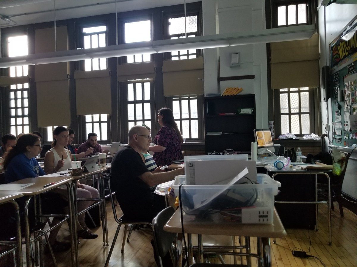 TechSavvy_Teach's tweet photo. When all eyes are on you, you feel it. The Level of engagement was amazing. I hope that people are taking back ideas and using it in their classes. My "why" helping educators learn and grow! #EDXEDNYC2019 #EDxEDNYC #edxed https://t.co/mHCZuSi6P6
