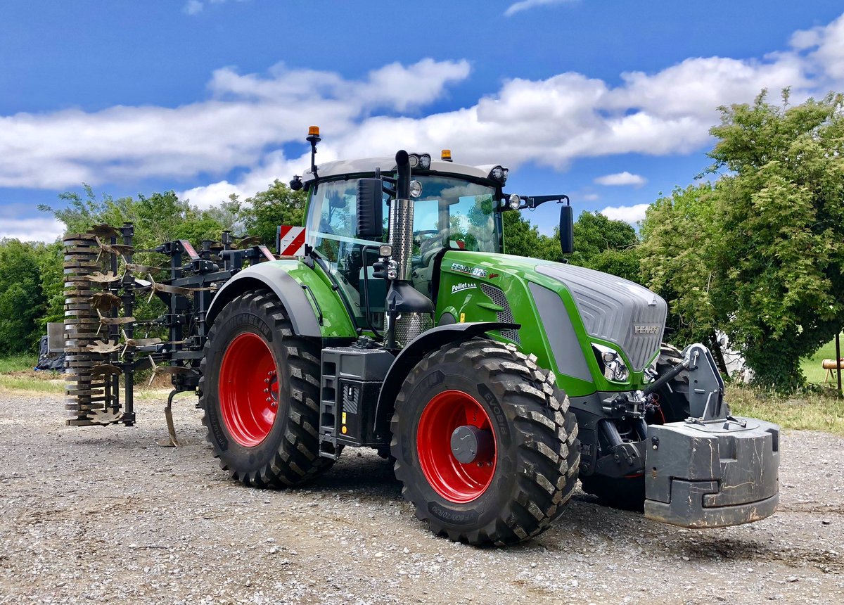 MaxChampopro's tweet photo. Un jolie @Fendt_UKIreland 826 équipé du #variogrip et de @MichelinAgriFR #evobib, le 1er équipement de la Drome par @pointsauto 😊😊 https://t.co/UpzPV6g42x