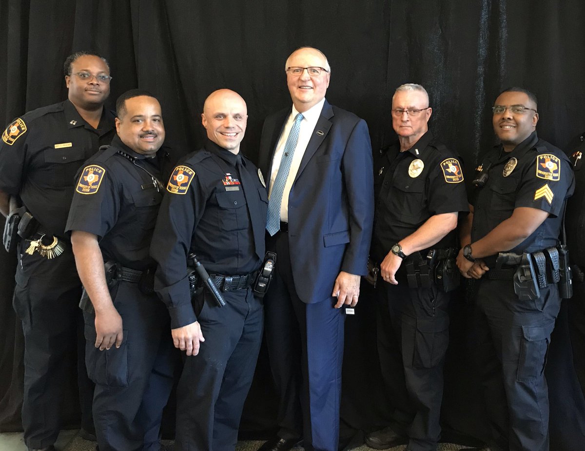 UTPoliceHouston's tweet photo. Celebrating Ofc. Leston’s award. -320 https://t.co/lOmuBeyNUL