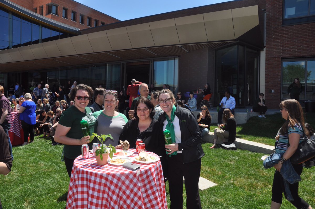 ACCampusService's tweet photo. We loved seeing the #ACSpirit at today’s #ACBBQ 💚
Handing out spirit 🎉 was the highlight of our day... aside from the delicious food! @ACeating https://t.co/30ol1ijk1J