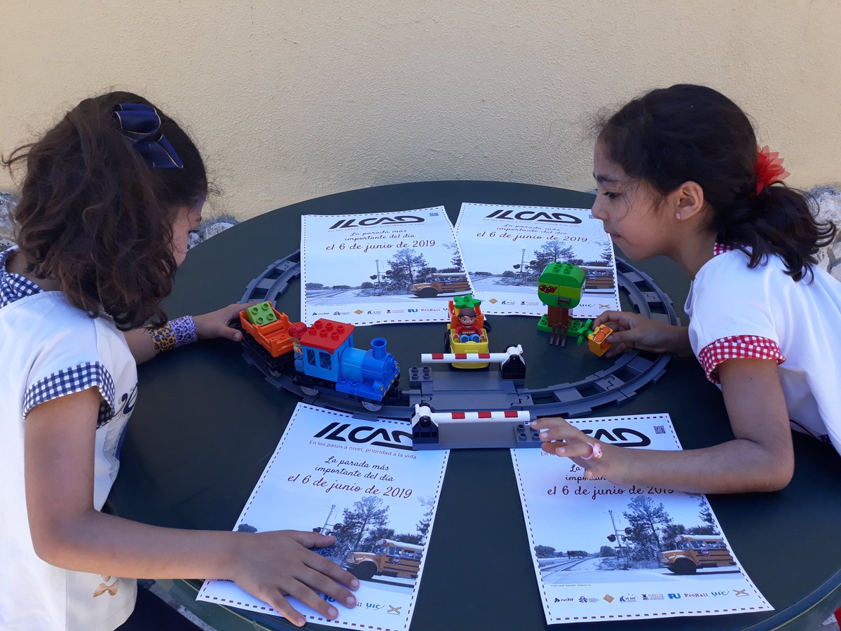 M_Ferrocarril's tweet photo. En esta edición hemos trabado con materiales #Lego #UnicoPlus y @Pequetren🛤️ #EducaTren #DeliciasCruzaSeguro @ilcad @uic @Adif_es @Renfe @ffe_es #ILCAD #UICrail #Levelcrossing https://t.co/6LLFAJRHl3