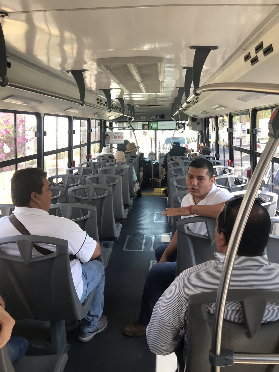 ClaudiaG_DINA's tweet photo. Equipos @DINAmx y @CumminsdeMexico estamos recorriendo, en conjunto con representantes de la empresa #UNIBUS en @PuertoVallarta, algunas de las rutas donde circulan las 328 unidades #LinnerG #Linner #Runner9G y #Runner10 que dan servicio en este sistema integrado de transporte. https://t.co/G5jEoJiSBA