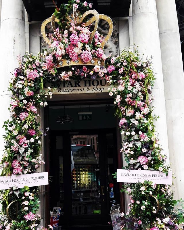 What a lovely welcome!
.
.

#mysecretlondon
#londonist
#londondisclosure
#london_only
#prettylittlelondon
#london_city_photo
#thisislondon
#cityoflondon
#momentsofmine
#livethelittlethings
#topukphoto
#timeoutlondon
#exploringlondon
#londonrevealed
#pret… bit.ly/2wIxREg