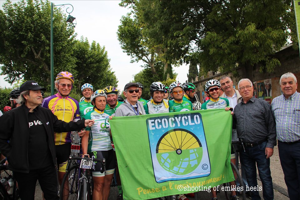 ECOCYCLO1's tweet photo. Le Grandondo Luberon Top Vélo: Les Greens en force!..https://t.co/gVmA2qnPMz https://t.co/SYU4iISKNs