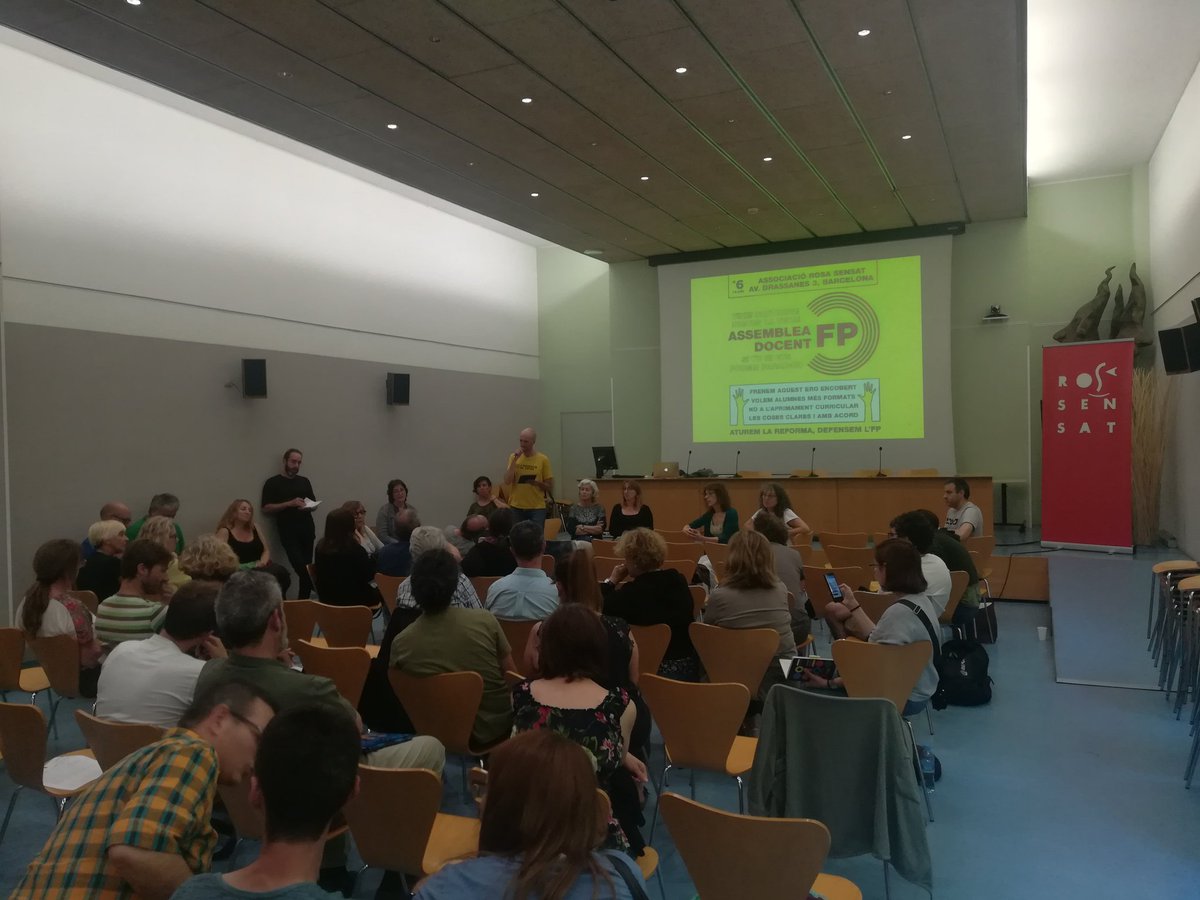 Assemblea unitària #FPLowCost,

Volem la retirada de la resolució de la d'FP dual i l'aturada de la modificació curricular.

Totes i tots contra l'FP low-cost!
Combat la precarietat". Adhereixt-'hi
chng.it/YqGnCWfL

<a href="/CCOOeducacio/">CCOO Educació</a> @rodri_plaza <a href="/VillaroRosa/">Rosa M. Villaró</a> <a href="/practiquem/">When you are smiling</a>