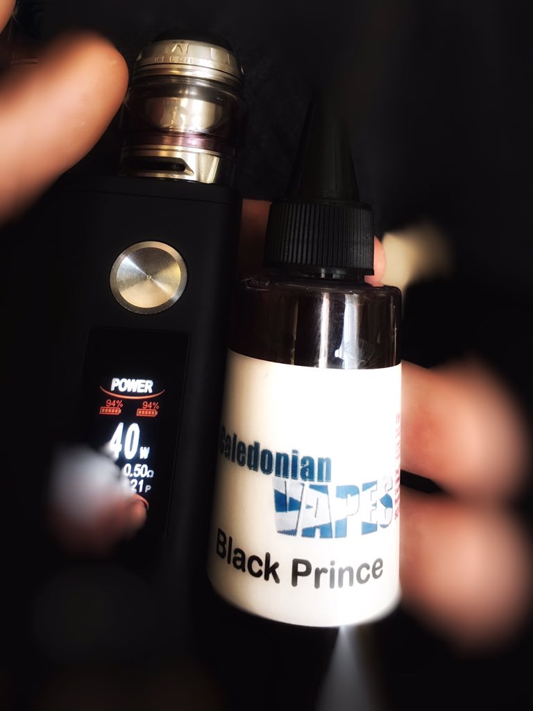 its_TBD1's tweet image. Rocking some @CaledonianVapes #BlackPrince on the @asMODusUSA #MinikinV3 in the #EHpro #Kelpie from @VapingWithVic and I must say it tastes very similar to Black Astaire but BETTER and smoother