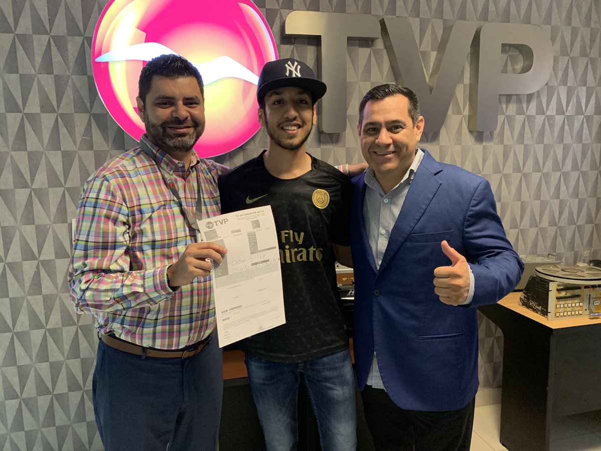 AlbatrosTVP1's tweet photo. ¡Es @AlbatrosTVP1 5 temporadas más!

César Silva, campeón de goleo de la @LfpSinaloa renovó contrato con @AlbatrosTVP1.

#VolamosJuntos https://t.co/FN4g0zMduZ
