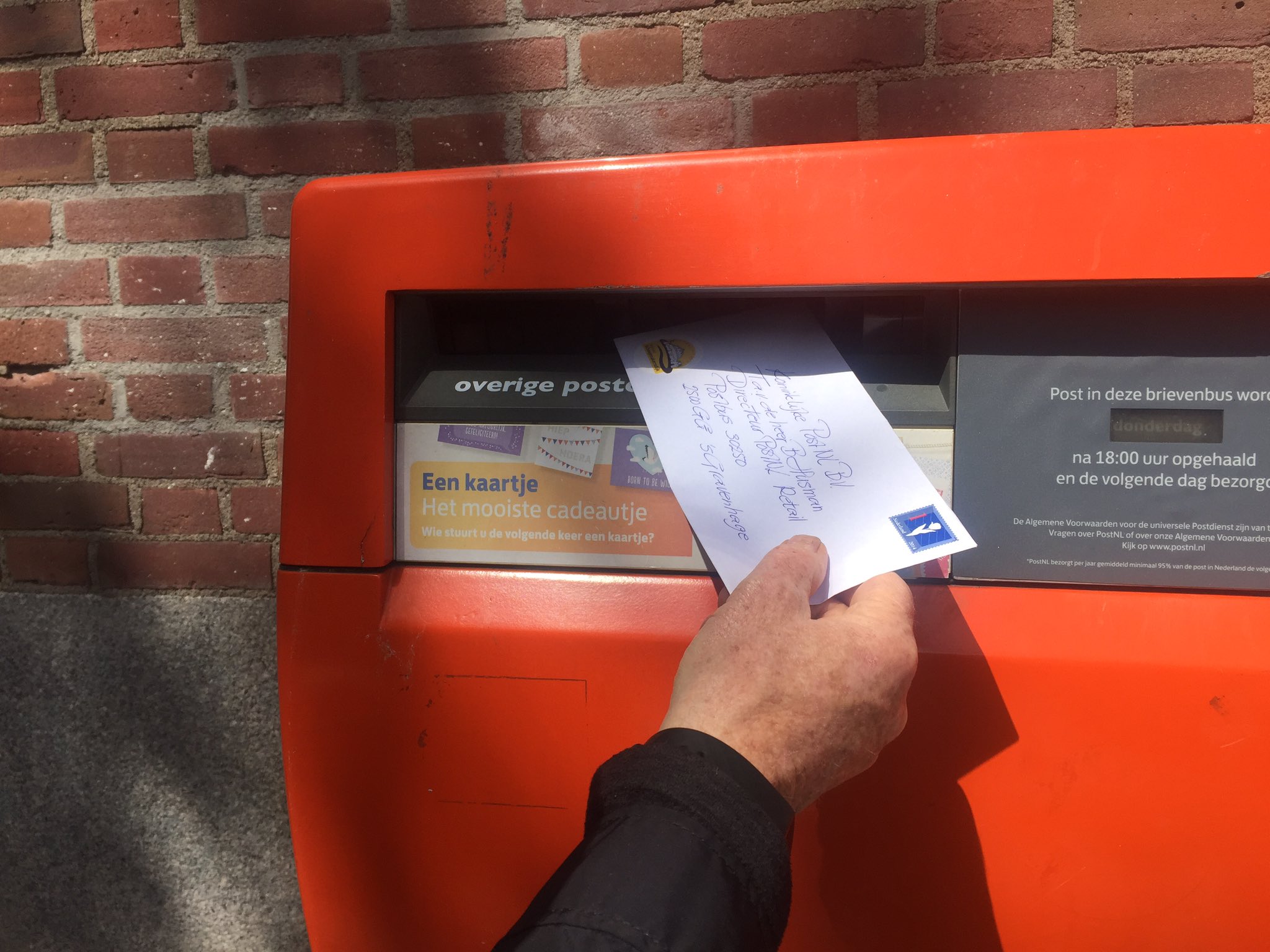 Albert Diederik on Twitter: "#brievenbus Eindelijk één gevonden ik post een  brief aan de heer BHusman van #PostNL met het verzoek voor terugplaatsing  van brievenbussen in wijken waar geen #brievenbus meer te