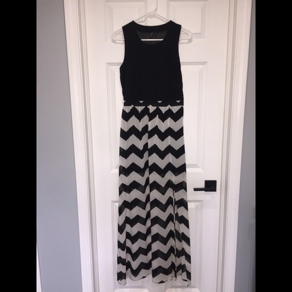 HaileighShipman's tweet photo. So good I had to share! Check out all the items I'm loving on @Poshmarkapp #poshmark #fashion #style #shopmycloset #heartsoul #ragbone #target: https://t.co/ax9haCHvbV https://t.co/Ilc8XnRSKW
