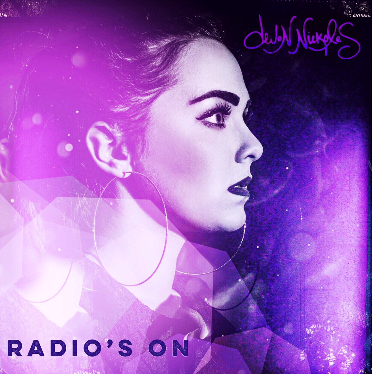ScottKash88's tweet photo. #NewCountryMusic SEE @devoNNickoles new video featuring her rockin' new single "Radio's On"..check it out!
Watch here β‘οΈ https://t.co/nRw8OrGLsC π₯
Get #RadiosON on
iTunes https://t.co/PNf8epfnUP
Amazon https://t.co/Y5GEQZTyvv
#NewCountryMusicVideo #NewCountryMusic #NewCountry https://t.co/Vi7fwLVcro