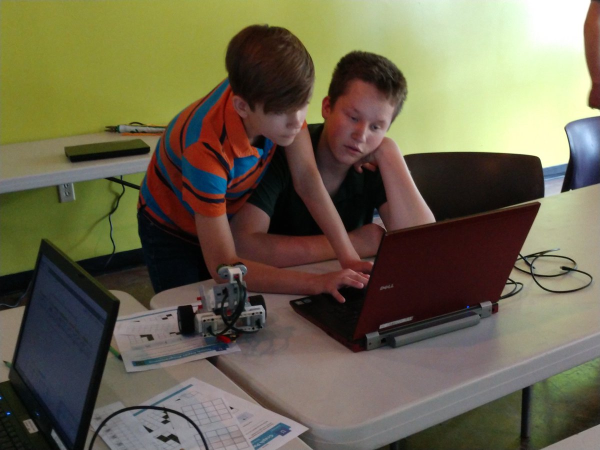 JoCoKs4H's tweet photo. Sunmer is the perfect time to pick up a new skill or knowledge! 4-H #Robotics SPIN Club started today @oplteens #SummerLearning #LearnToCode #CSPathways @JoCoKsExtension https://t.co/q2VCX0Udeq