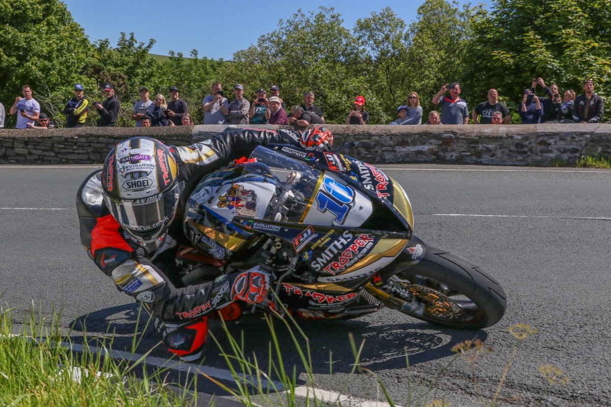 DavidSkillicorn's tweet photo. Peter Hickman on his way to winning today's Supersport Race  #Isleofman #iomtt2019 #roadracing #visitisleofman #iomtt2019 #iomstory #HickyPr 
@iom_tt  @MotofestIOMTT @peterhickman60 https://t.co/Imskay2ZkY