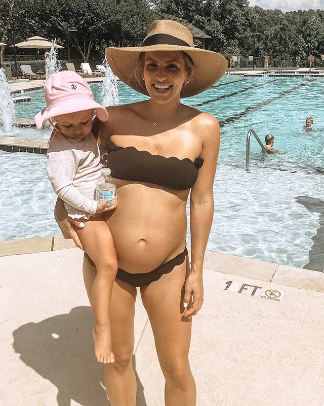 EvaShockey's tweet image. Have a baby in the summer, they said... It’ll be fun, they said... If you’re looking for me, I’ll be the sweating butterball trying to survive in the 95 degree raleigh heat from now until August! 😂 #inthepool #icepacksdownmyshirt #7monthspregnant bit.ly/2IonWt4