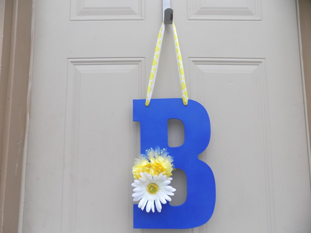 RedRiverValley2's tweet photo. Initial door sign https://t.co/0ai7GPVVVu #presents #giftguide #MonogramLove #doorhandger #shophandmade #decor #decorateit #RRVD #shoponline https://t.co/6DJRoQv6gA