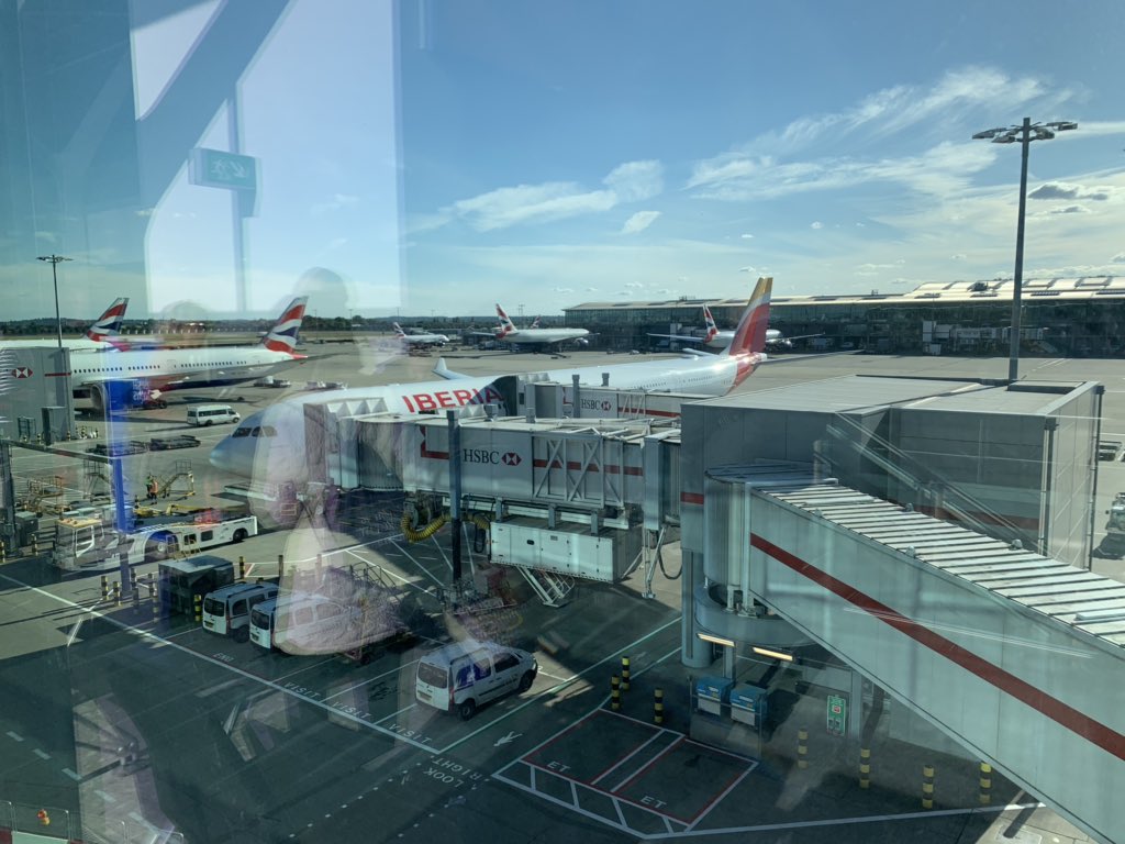 TRPlanespotter's tweet photo. Flying today again with the Iberia A340-600, love the 2-4-2 seating and the legroom is great (I’m 1,79)! Good bye UK🙌🏼
-
Bugün tekrardan Iberia Havayolları’nın 4 motorlu A340-600 tipi yolcu uçağı ile uçuyorum. Koltuk konfigürasyonu 2-4-2👌🏼
-
#Iberia #AirbusA340 #IB3167 https://t.co/XkzO6mbXkP