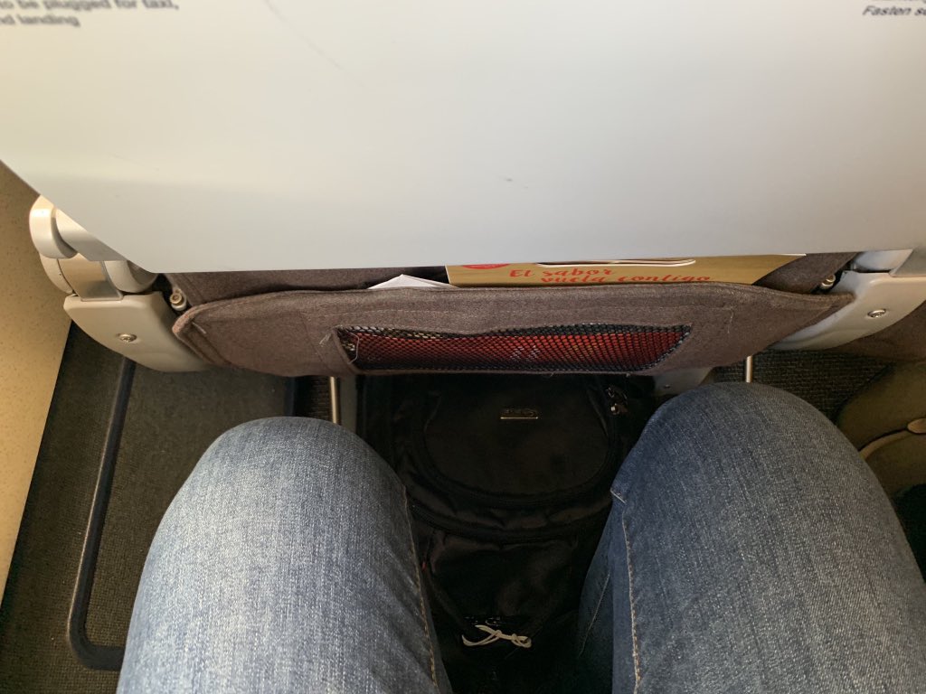 TRPlanespotter's tweet photo. Flying today again with the Iberia A340-600, love the 2-4-2 seating and the legroom is great (I’m 1,79)! Good bye UK🙌🏼
-
Bugün tekrardan Iberia Havayolları’nın 4 motorlu A340-600 tipi yolcu uçağı ile uçuyorum. Koltuk konfigürasyonu 2-4-2👌🏼
-
#Iberia #AirbusA340 #IB3167 https://t.co/XkzO6mbXkP