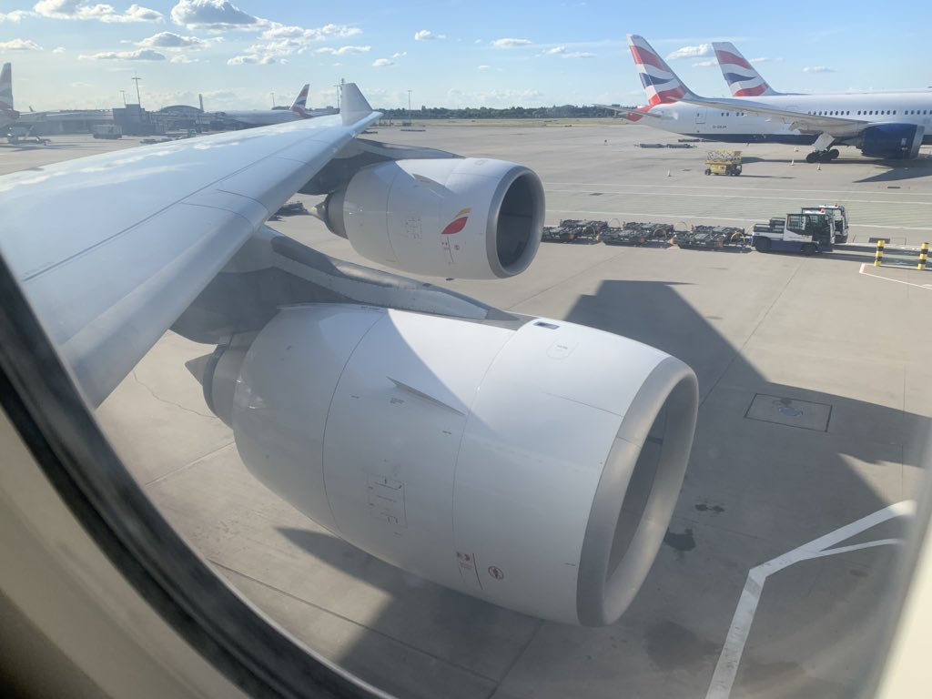 TRPlanespotter's tweet photo. Flying today again with the Iberia A340-600, love the 2-4-2 seating and the legroom is great (I’m 1,79)! Good bye UK🙌🏼
-
Bugün tekrardan Iberia Havayolları’nın 4 motorlu A340-600 tipi yolcu uçağı ile uçuyorum. Koltuk konfigürasyonu 2-4-2👌🏼
-
#Iberia #AirbusA340 #IB3167 https://t.co/XkzO6mbXkP