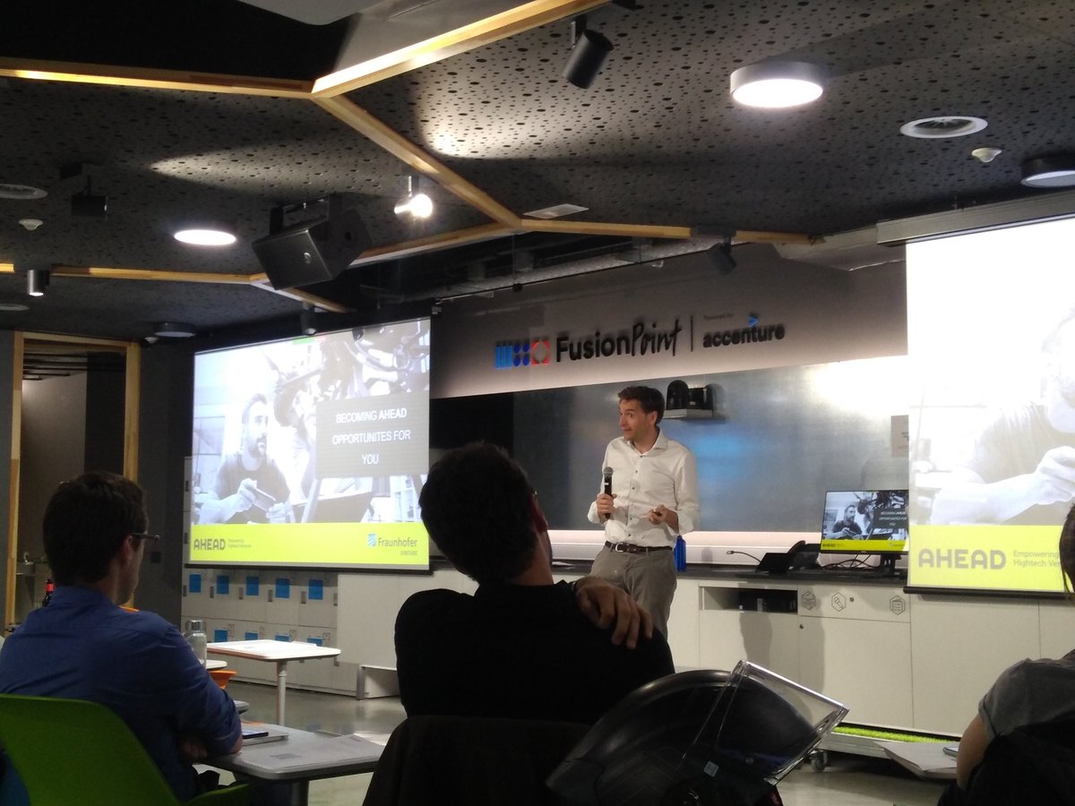 esadeEEI's tweet image. Welcome to the #EWorks #EAccelerator 2019 programme, @ESADE&apos;s accelerator of #entrepreneurial projects.

Looking forward to see the amazing projects these teams will present in the Demo Day in October!

Thanks to Marc Eckes form @fraunhofervc for his participation and support.