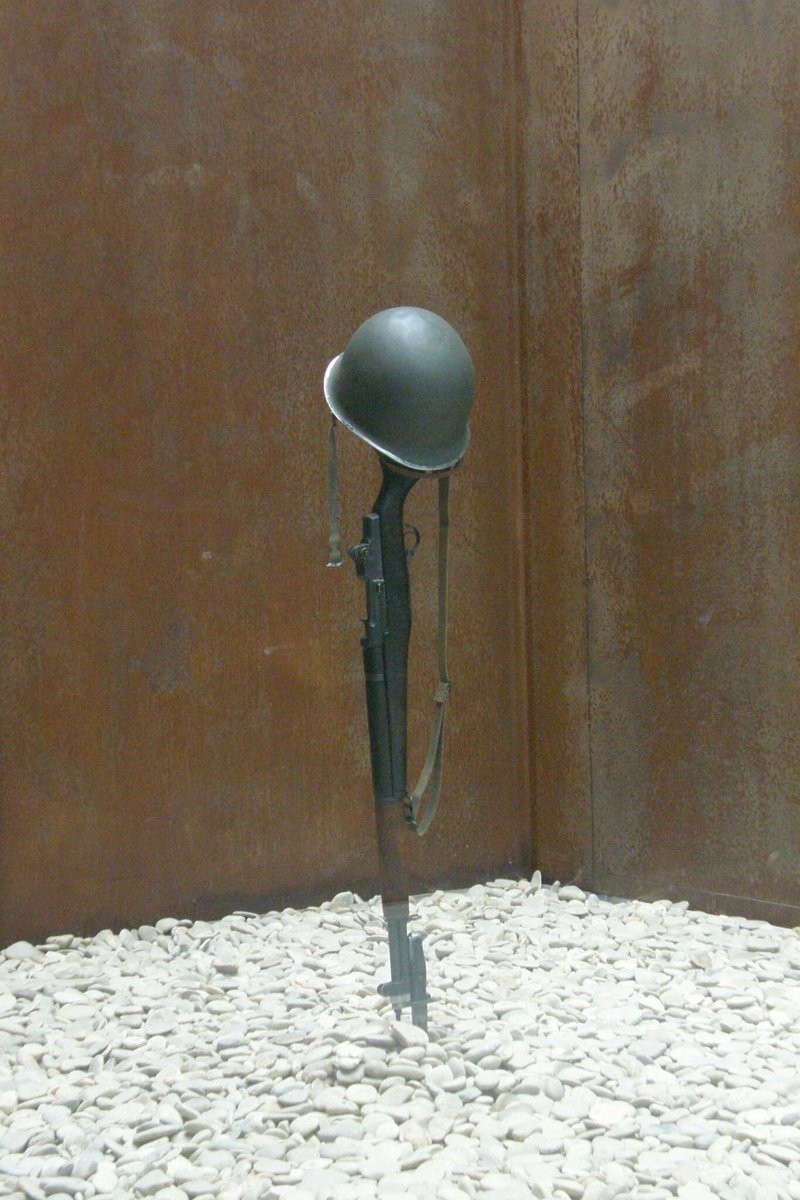 Bazilis's tweet photo. Barbed wire - Point du Hoc, between Utah and Omaha beach, Normandie.

Battlefield Cross
American Military Cemetery Colleville-sur-Mer

#PointduHoc #Normandie #DDay75 #DDay75thAnniversary #barbedwire #CollevillesurMer #cemetery https://t.co/jWfQQgOTmb